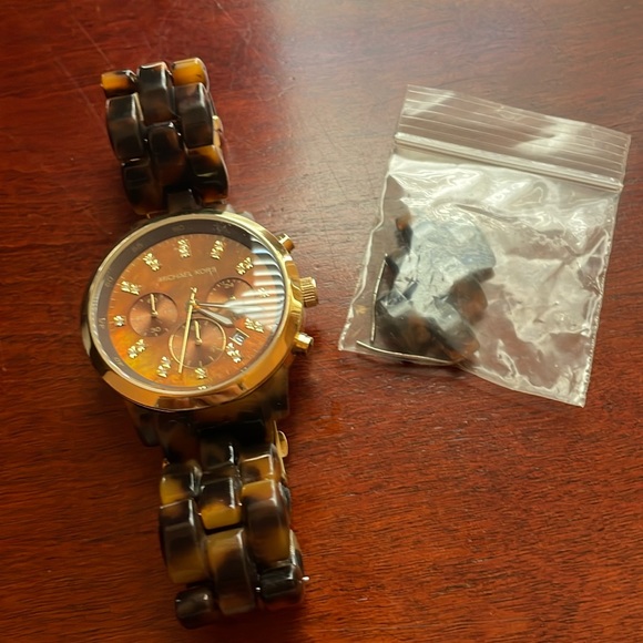 MICHAEL KORS oversized brown and gold watch - Picture 1 of 2